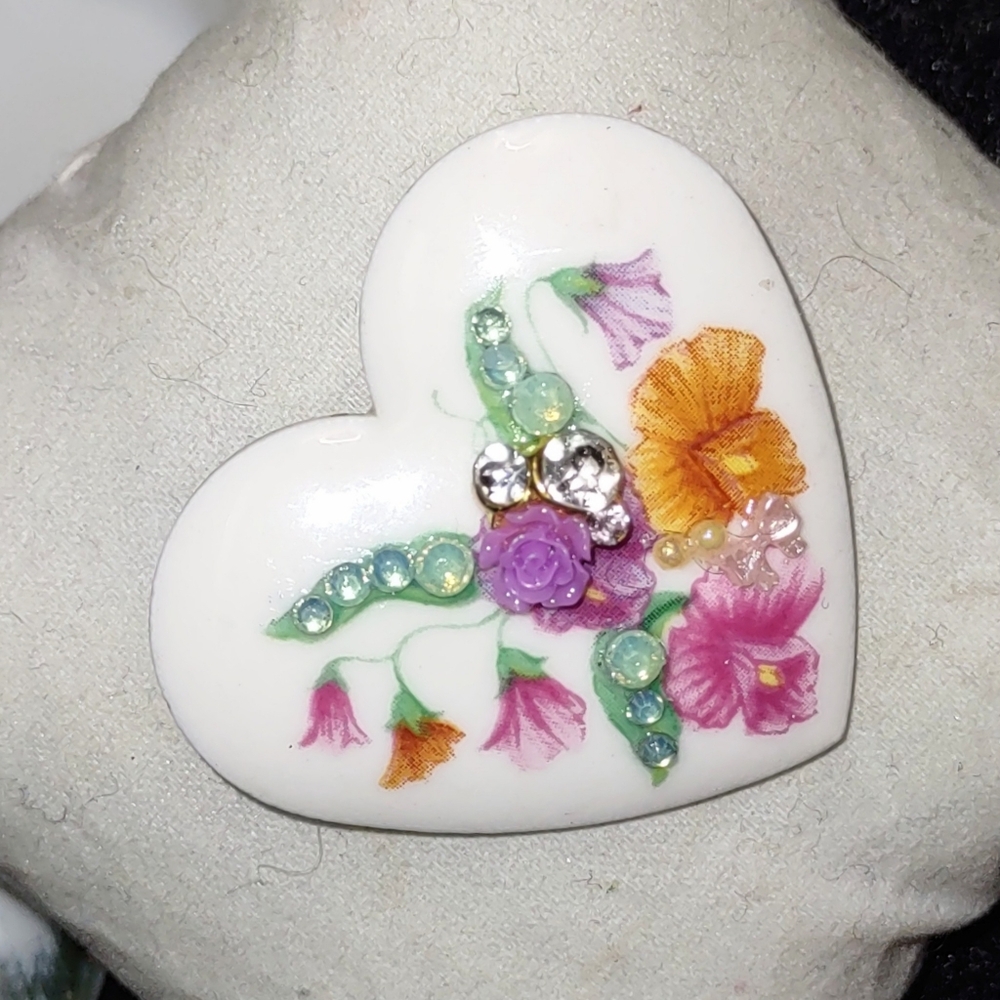 Lot 6-pcs Lip Balm, Ballerina Bunny Tac Pin, Flower Bouqet Gifts